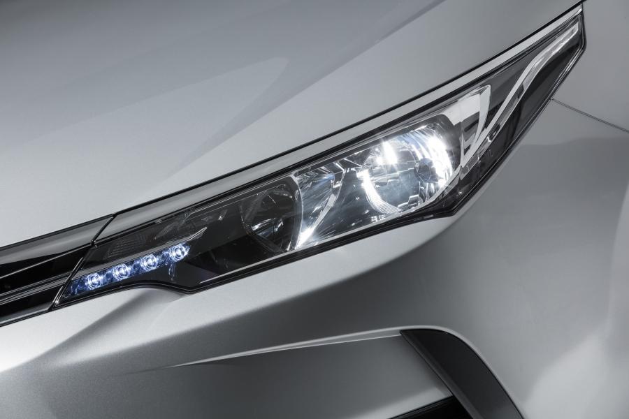 Детали экстерьера Toyota Corolla XEi 2017 года  (LA) (фото 17 из 23)